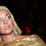 Устроившую шоу с сухим льдом Волочкову обругали за танцы на костях