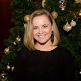 Сказавшая о беременности Проскурякова спрятала живот под свободным платьем