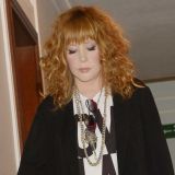 Трясущаяся Пугачева появилась на публике в инвалидной коляске