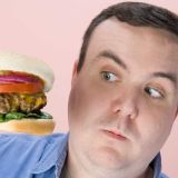 Названа неожиданная опасность фастфуда во время пандемии