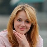 Отказавшуюся показать прелести звезду 