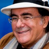 Аль Бано в вымирающей от коронавируса Италии упал на колени перед русскими с мольбой