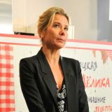 Призывающая остаться дома Высоцкая подвергает себя опасности