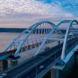 Через Крымский мост отказались пропускать автомобили