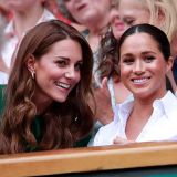 Гордая Маркл упала в ноги Миддлтон