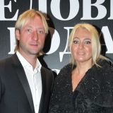 Развлекающаяся с Плющенко Рудковская раздвинула ноги на камеру