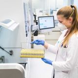 Десять лет: назван реальный срок создания вакцины против коронавируса