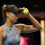 Под дверь Шараповой положили любопытный предмет