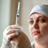 Нельзя считать больными: эксперт назвал переносчиков коронавируса вакциной