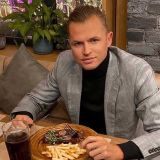 Тарасов наплевал на самоизоляцию и потащил малолетнюю дочь на улицу