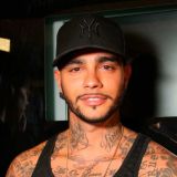 Проколоть губу и поджечь руку: над Тимати поиздевались в прямом эфире