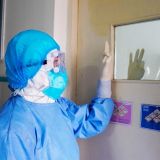 У заболевших коронавирусом врачей почернела кожа