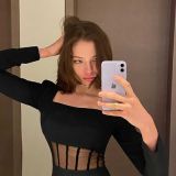 Обнищавшая Кафельникова продает голые фото