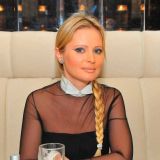 Мамка – огонь: Борисова потрясла перед малолетней дочкой оголенной грудью