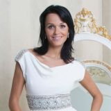 На седьмом месяце: вид беременной певицы Славы стал сенсацией