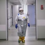 Известный певец оставил жену с ребенком из-за риска инфицирования