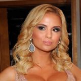 Специалисты бросились спасать отрезавшую себе грудь Анну Семенович