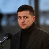 Последняя попытка: теряющий власть Зеленский встал на колени перед Западом