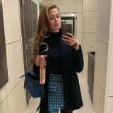 Пожаловавшаяся на живот Боня скорчилась на полу в странной позе