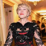 Народ не узнал окруженную серьезными мужчинами Успенскую