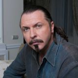 Известный режиссер сбежал в Россию из Америки