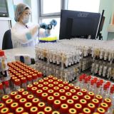 Российскую вакцину от коронавируса успешно испытали на людях