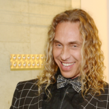 Стремительно беднеющего стриптизера Тарзана приняли на работу в такси