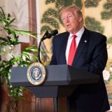 Нашедшего лекарство от коронавируса Трампа спустили с небес на землю