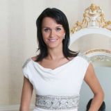 Молодая дочь певицы Славы вернулась домой с малышом