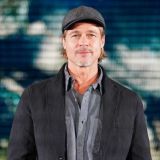 Гораздо моложе Энистон! Питту приписывают роман с известной красоткой