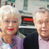 Не дам умереть: сердобольная Кравец отправила голодающей Поргиной сумку сухой лапши