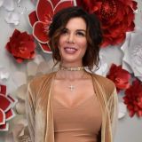 Оголившаяся Седокова с округлившимся животом спровоцировала слухи о беременности (видео)