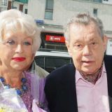 Жаловавшаяся на бедность вдова Караченцова начала бросаться деньгами