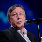 Полуживую мать погибшего в ДТП с Ефремовым под руки отводили от гроба