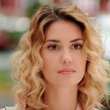 Оставшаяся одна Муцениеце обратилась к друзьям: Вы очень все бесите! 