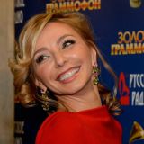 Ждет ребенка: Навка сдала с потрохами ведущую Первого канала