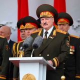 Лукашенко обратился к военным на фоне массовых протестов в Белоруссии