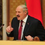 Лукашенко попросил не обзываться: Не надо нас дергать