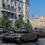 Камера влетела в дуло танка во время парада Победы в Москве