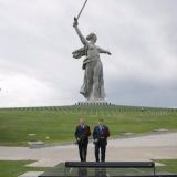 Володин возложил цветы на Мамаевом кургане