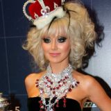 Скорбящая Натали проводила отца в последний путь