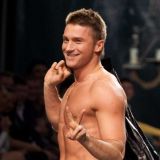 Оголившийся Лазарев восхитил поклонниц