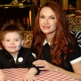 Бывший муж Бледанс показал любовь особенного сына к младшей сестре 