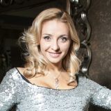 Заподозренная в беременности Навка продемонстрировала фигуру