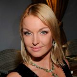 Волочкова предстала с кусторезом в руках (видео)