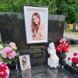 Бесстыдство: могила Началовой превратилась в любимое место для фотосессий звезд