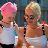 Двухлетняя дочь Кудрявцевой исполнила зажигательный танец под песню с нецензурной лексикой 