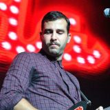 Темнокожий бойфренд нагло схватил дочь Урганта за ягодицы 