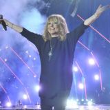 Алла Пугачева поразила длинными ногами 