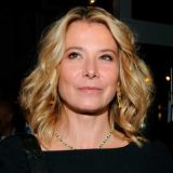 Обнажившуюся Высоцкую сняли на яхте с бутылкой